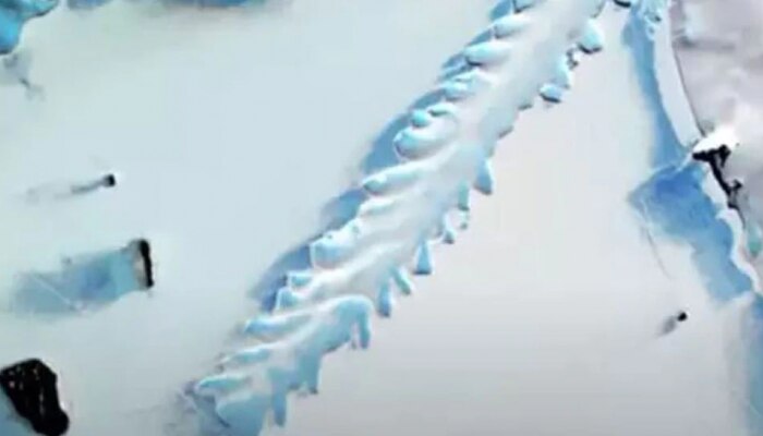 Antarctica ಶ್ವೇತ ಹಿಮಚಾದರದ ಮೇಲೆ ದಿಗ್ಭ್ರಮೆಗೊಳಿಸುವ ವಿಚಿತ್ರ ಆಕೃತಿ.! NASA ಪಂಡಿತರಿಗೂ ಸಿಗುತ್ತಿಲ್ಲ ಉತ್ತರ..!