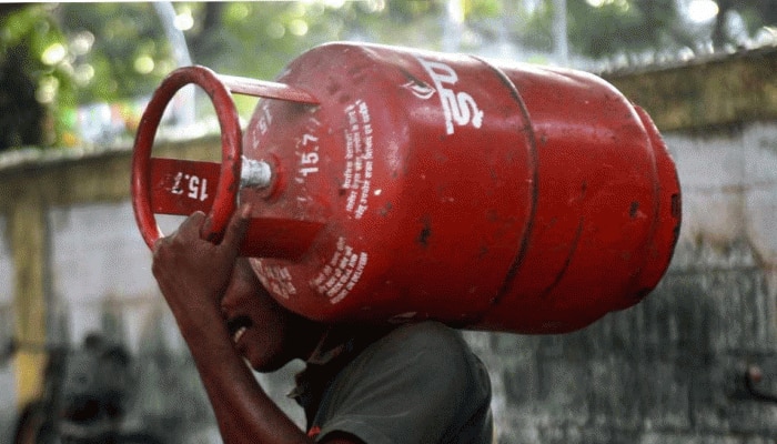 LPG Cylinders Price: ಗ್ರಾಹಕರಿಗೆ ಎಲ್‌ಪಿಜಿ ಸಿಲಿಂಡರ್ ಬೆಲೆ ಹೆಚ್ಚಳದ ಶಾಕ್