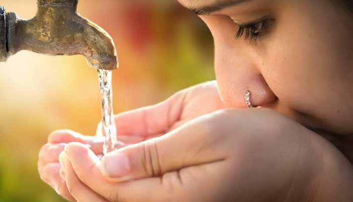 Drinking Water: ಅಧಿಕ ನೀರು ಕುಡಿಯುವುದು ಆರೋಗ್ಯಕ್ಕೆ ಹಾನಿ..! title=