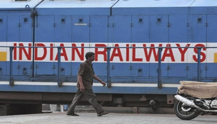 Indian Railway Recruitment 2021: 10ನೇ ತರಗತಿ ಪಾಸ್ ಆದವರಿಗೆ ಬಂಪರ್ ಉದ್ಯೋಗಾವಕಾಶ title=