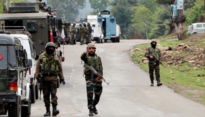 Jammu & Kashmir Terror Attack: ಪೊಲೀಸ್-CRPF ಜಂಟಿಪಡೆ ಮೇಲೆ ಉಗ್ರರ ದಾಳಿ, ಇಬ್ಬರು ಜವಾನರು ಹುತಾತ್ಮ title=