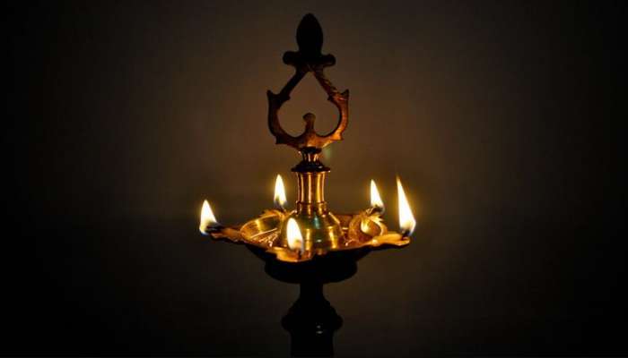 Oil Lamp : ಮನೆಯಲ್ಲಿ ಹಚ್ಚಿದ ದೀಪವನ್ನ ಬಾಯಿಯಿಂದ, ಕೈಯಿಂದ ಆರಿಸಬಾರದು ಯಾಕೆ? ಇಲ್ಲಿ ಓದಿ