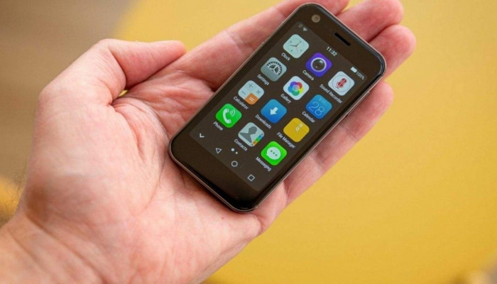 World's Smallest 4G Smartphone: ಅನಾವರಣಗೊಂಡ ವಿಶ್ವದ ಅತ್ಯಂತ ಚಿಕ್ಕ 4G ಸ್ಮಾರ್ಟ್ಫೋನ್ Money Mist title=