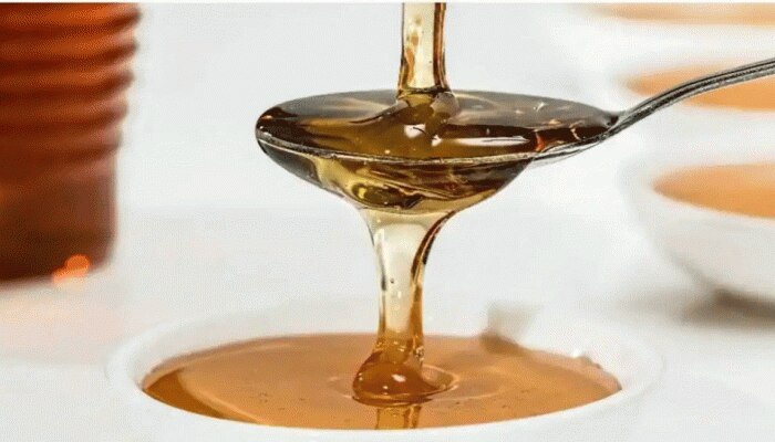 Dangerous Combination With Honey: ಜೇನುತುಪ್ಪದ ಜೊತೆ ಮರೆತೂ ಕೂಡ ಈ ಆಹಾರಗಳನ್ನು ಸೇವಿಸಲೇಬಾರದಂತೆ title=