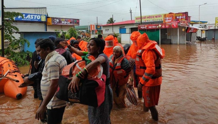 Maharashtra Rain Updates: ವರುಣನ ರೂಪದಲ್ಲಿ ಬಂದ ಜವರಾಯ, ಒಂದೇ ಗ್ರಾಮದ 49 ಜನರ ಸಾವು, 47 ಜನರು ಇನ್ನೂ ನಾಪತ್ತೆ title=