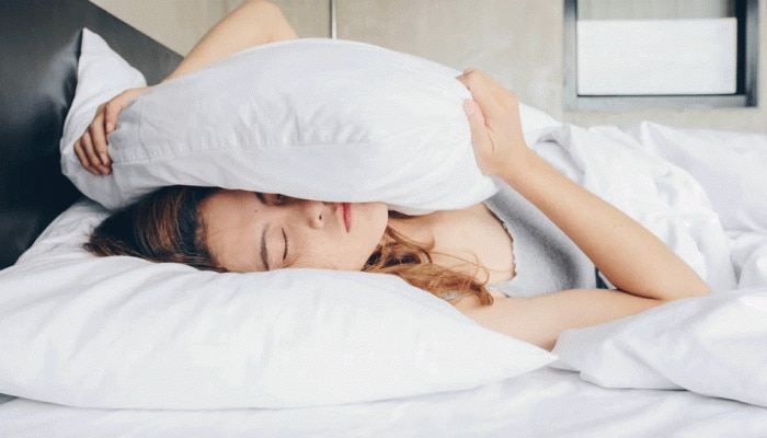 Skin Problems: ಚರ್ಮದ ಸಮಸ್ಯೆಗೆ ನಿಮ್ಮ Sleeping Positions ಕೂಡ ಕಾರಣವಿರಬಹುದು title=