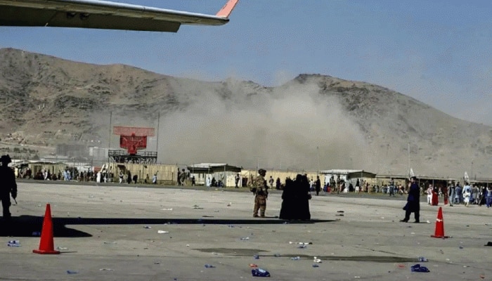 Kabul Blast Update: ಕಾಬೂಲ್ ವಿಮಾನ ನಿಲ್ದಾಣದಲ್ಲಿ ಮತ್ತೊಂದು ಭಯೋತ್ಪಾದಕ ದಾಳಿ ಬಗ್ಗೆ ಅಮೇರಿಕ ಎಚ್ಚರಿಕೆ title=