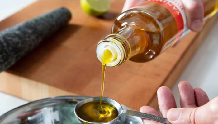 Mustard Oil Benefits : ಸಾಸಿವೆ ಎಣ್ಣೆ ಆರೋಗ್ಯಕ್ಕೆ ಎಷ್ಟು ಪ್ರಯೋಜನಕಾರಿ ಗೊತ್ತಾ? ಇದನ್ನ ಅಡುಗೆಗೆ ಏಕೆ ಬಳಸಬೇಕು?
