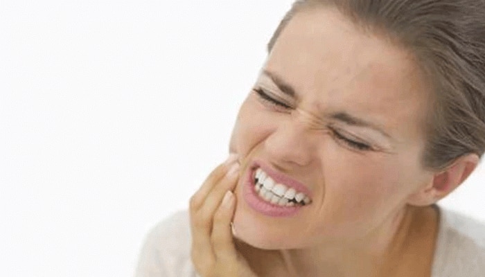 Toothache Relief Tips: ಈ ಸಿಂಪಲ್ ಟಿಪ್ಸ್ ಅನುಸರಿಸಿ ನಿಮಿಷಗಳಲ್ಲಿ ನಿಮ್ಮ ಹಲ್ಲು ನೋವಿಗೆ ಹೇಳಿ ಪರಿಹಾರ