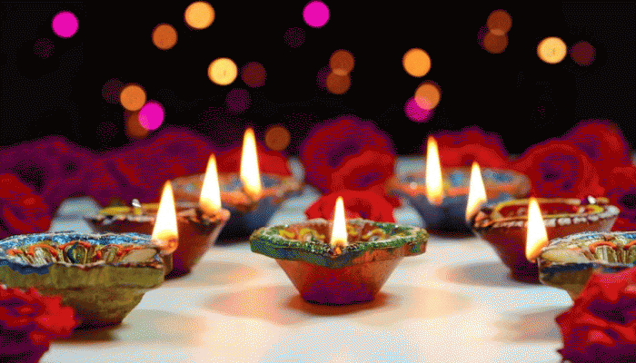 Diwali 2021: ದೀಪಾವಳಿಯಲ್ಲಿ ಮನೆಯ ಮುಖ್ಯ ಬಾಗಿಲಿನಲ್ಲಿ ಈ ವಸ್ತುಗಳನ್ನು ಇಟ್ಟರೆ ವರ್ಷ ಪೂರ್ತಿ ಹಣ ಬರುತ್ತದೆ title=