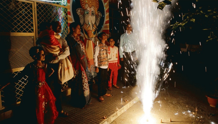 Diwali 2021:  ಹಸಿರು ಪಟಾಕಿಗಳು ಯಾವುವು, ಅವು ಸಾಮಾನ್ಯ ಪಟಾಕಿಗಳಿಗಿಂತ ಹೇಗೆ ಭಿನ್ನವಾಗಿವೆ?   title=