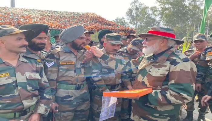 PM Modi&#039;s Diwali with Soldiers: ಜಮ್ಮು ಮತ್ತು ಕಾಶ್ಮೀರದ ನೌಶೇರಾದಲ್ಲಿ ಸೈನಿಕರೊಂದಿಗೆ ಪ್ರಧಾನಿ ಮೋದಿಯವರ ದೀಪಾವಳಿ