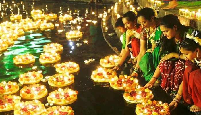 Kartik Purnima 2021: ಕಾರ್ತಿಕ ಹುಣ್ಣಿಮೆಯ ಸ್ನಾನಕ್ಕೆ ಯಾಕಿಷ್ಟು ಮಹತ್ವ? ಇಲ್ಲಿ ತಿಳಿಯಿರಿ title=