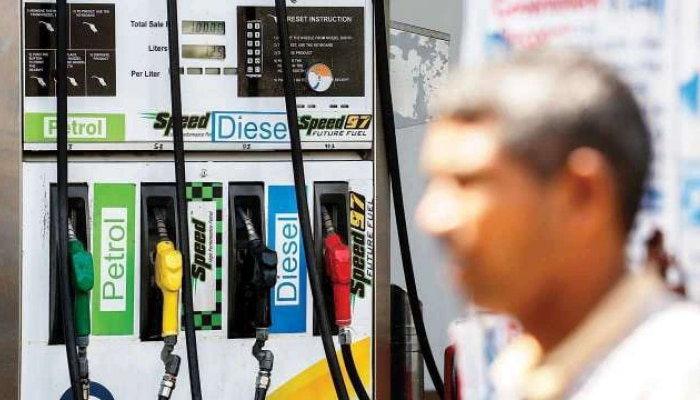 Petrol-Diesel Price Drop: ಕೇಳಲು ವಿಚಿತ್ರ ಎನಿಸಬಹುದು ಆದರೆ... Omicronನಿಂದ Petrol-Diesel ಬೆಲೆ ಇಳಿಕೆ ಸಾಧ್ಯತೆ!