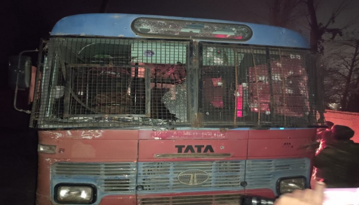 Terror Attack: ಶ್ರೀನಗರದಲ್ಲಿ ಪೊಲೀಸ್ ಬೆಂಗಾವಲು ವಾಹನದ ಮೇಲೆ ಉಗ್ರರ ದಾಳಿ, ಇಬ್ಬರು ಹುತಾತ್ಮ, 14 ಪೇದೆಗಳಿಗೆ ಗಾಯ
