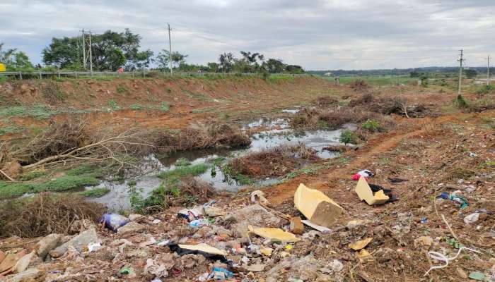 Anekal Lake : ಬೆಂಗಳೂರಿಗೆ ಕಾರ್ಖಾನೆಗಳೇ ಕಂಟಕ : ಕೆರೆಗಳ ಒಡಲು ತುಂಬುತ್ತಿರುವ 'ಕೆಮಿಕಲ್ಸ್'! title=