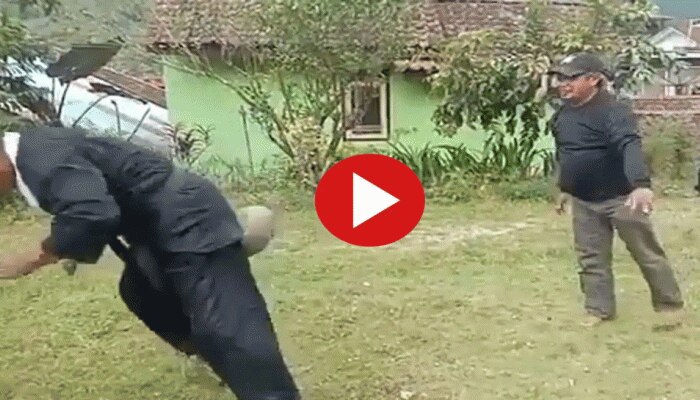 Crazy Video: ಕರಾಟೆ ಅಭ್ಯಾಸ ಮಾಡುತ್ತಿದ್ದ ಮಾಸ್ಟರ್ ಮೇಲೆ ದೊಡ್ಡ ಕಲ್ಲು ಎಸೆದ ವ್ಯಕ್ತಿ, ಮುಂದೆ...
