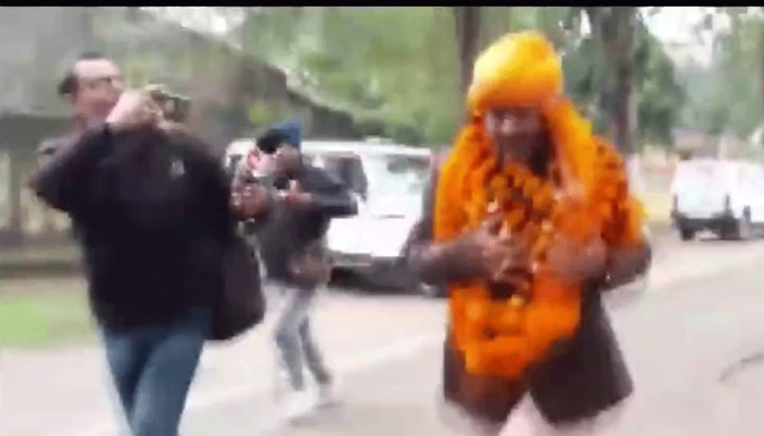 Viral Video: ನಾಮಪತ್ರ ಸಲ್ಲಿಸಲು ಲೇಟಾಗಿದ್ದಕ್ಕೆ ಭರ್ಜರಿ ರನ್ನಿಂಗ್ ಮಾಡಿದ ಅಭ್ಯರ್ಥಿ..!