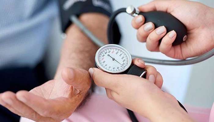 Blood Pressure Range: ವಯಸ್ಸಿಗೆ ಅನುಗುಣವಾಗಿ ಮಹಿಳೆ ಮತ್ತು ಪುರುಷರ ರಕ್ತದೊತ್ತಡ ಎಷ್ಟಿರಬೇಕು! title=