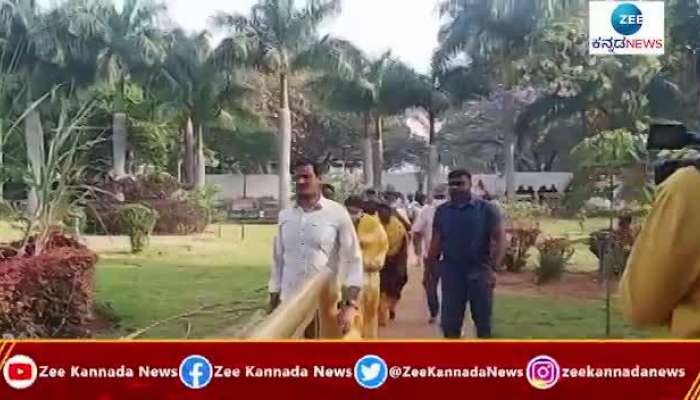  Ashwini Puneeth Rajkumar visited Appu's burial place