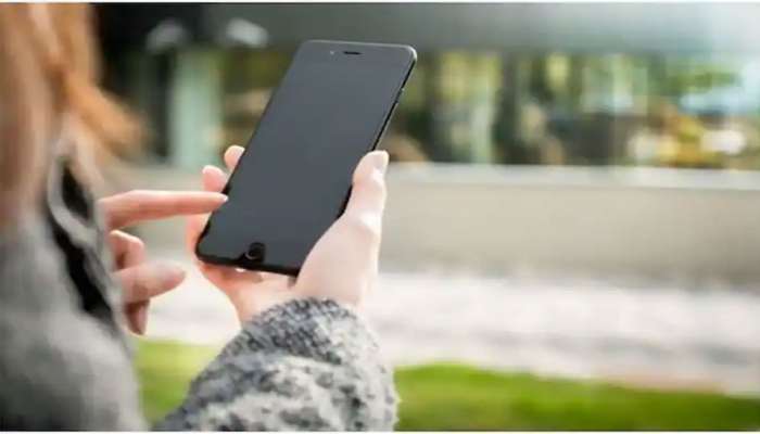 How To Clean Smartphone Screen: ಸ್ಮಾರ್ಟ್‌ಫೋನ್ ಸ್ಕ್ರೀನ್ ಸ್ವಚ್ಛಗೊಳಿಸಲು ಇಲ್ಲಿದೆ ಸಿಂಪಲ್ ಸಲಹೆ 