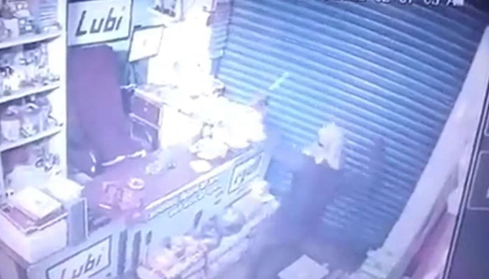 Thief Dance Video: CCTV ಫೂಟೇಜ್ ನಲ್ಲಿ ಕಂಡ ಕಳ್ಳನ ವಿಶಿಷ್ಟ ಡಾನ್ಸ್, ನೀವೂ ನೋಡಿ title=