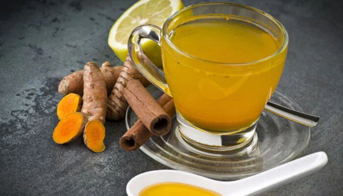 Turmeric Water benefits:  ಬೆಳಗ್ಗೆ ಖಾಲಿ ಹೊಟ್ಟೆ ಈ ನೀರು ಸೇವಿಸಿ ನೋಡಿ, ಅದ್ಭುತ ಲಾಭ ಸಿಗಲಿದೆ title=