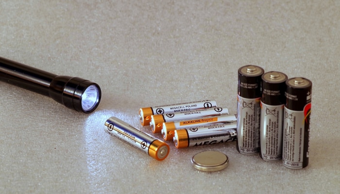 Diffuse Batteries Recycle: ನಿಮ್ಮ ಬಳಿಯೂ ಕೂಡ ಹಾಳಾದ ಬ್ಯಾಟರಿಗಳಿವೆಯಾ? ಎಸೆಯುವ ಮುನ್ನ ಒಮ್ಮೆ ಈ ಸುದ್ದಿ ಓದಿ title=