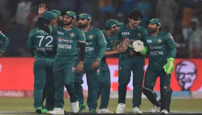 Pakistan Team : ಭಾರತದ ವಿರುದ್ಧ 'ಕಪ್ಪು ಪಟ್ಟಿ' ಧರಿಸಿ ಆಡಲಿದೆ ಪಾಕ್ ಟೀಂ : ಯಾಕೆ? title=