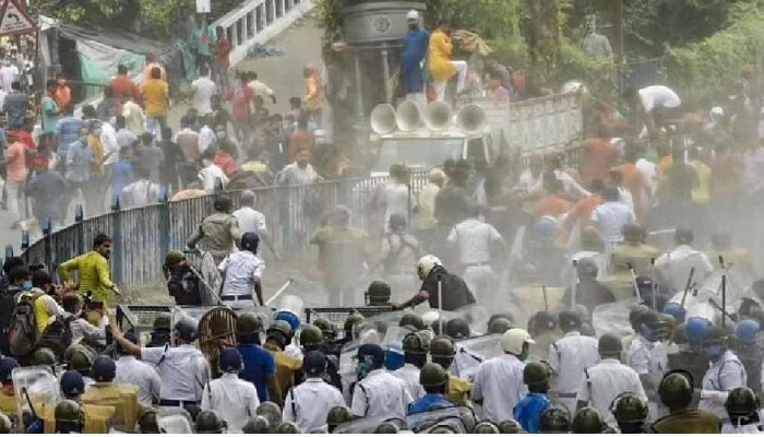 West Bengal : ದೀದಿ ಸರ್ಕಾರದ ವಿರುದ್ಧ ಪ್ರತಿಭಟನೆ : ಬಿಜೆಪಿ-ಟಿಎಂಸಿ ಕಾರ್ಯಕರ್ತರ ನಡುವೆ ಫೈಟ್ title=