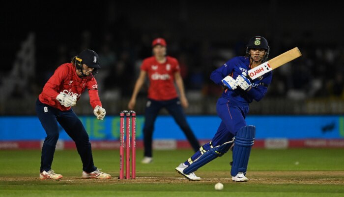 England Women vs India Women, 1st ODI: ಭಾರತೀಯ ಮಹಿಳಾ ಕ್ರಿಕೆಟ್ ತಂಡಕ್ಕೆ 7 ವಿಕೆಟ್ ಗಳ ಭರ್ಜರಿ ಗೆಲುವು title=
