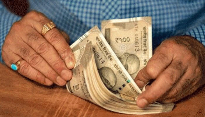 Vastu Tips For Money: ಹಣ ಎಣಿಸುವಾಗ ಎಂದಿಗೂ ಈ ತಪ್ಪುಗಳನ್ನು ಮಾಡಬೇಡಿ