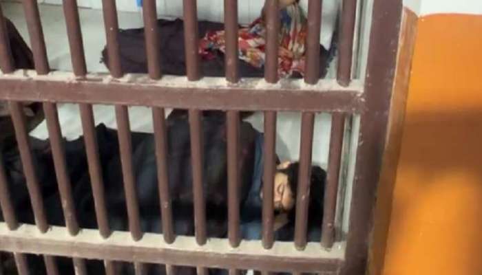 Aftab Jail Video: ಪ್ರೇಯಸಿಯನ್ನು ಕೊಂದು 35 ಪೀಸ್ ಮಾಡಿದ್ದ ಕ್ರೂರಿಗೆ ಜೈಲಲ್ಲಿ ಗಾಢ ನಿದ್ರೆ! ವಿಡಿಯೋ ನೋಡಿ title=