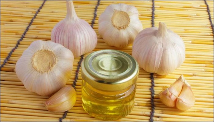 Garlic Honey Benefits: ಪುರುಷರ ಆರೋಗ್ಯಕ್ಕೆ ರಾಮಬಾಣ ಬೆಳ್ಳುಳ್ಳಿ-ಜೇನುತುಪ್ಪ title=