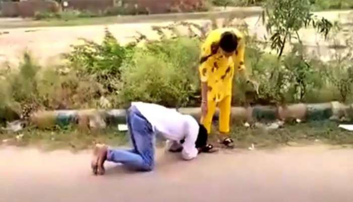 Viral Video: ಪ್ಲೀಸ್‌ ನನ್ನ ಪ್ರೀತಿಸು! ನಡುಬೀದಿಯಲ್ಲಿ ಯುವತಿ ಕಾಲು ಹಿಡಿದು ಬೇಡಿದ ಹುಡುಗ 