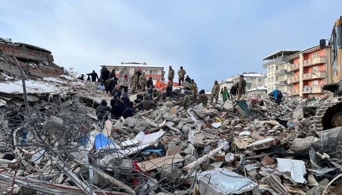Turkiye Earthquake: ಅದ್ಭುತ ಪವಾಡ! 13 ದಿನಗಳ ಬಳಿಕ ಅವಶೇಷಗಳಡಿ ಸಿಲುಕಿದ್ದ ಪತಿ-ಪತ್ನಿಯ ರಕ್ಷಣೆ title=