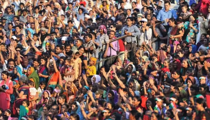 India population Report: ಜನಸಂಖ್ಯೆಯಲ್ಲಿ ಚೀನಾವನ್ನು ಹಿಂದಿಕ್ಕಿ ಅಗ್ರಸ್ಥಾನಕ್ಕೇರಿದ ಭಾರತ! ನಮ್ಮ ಜನಬಲ ಎಷ್ಟು ಗೊತ್ತೇ?   title=