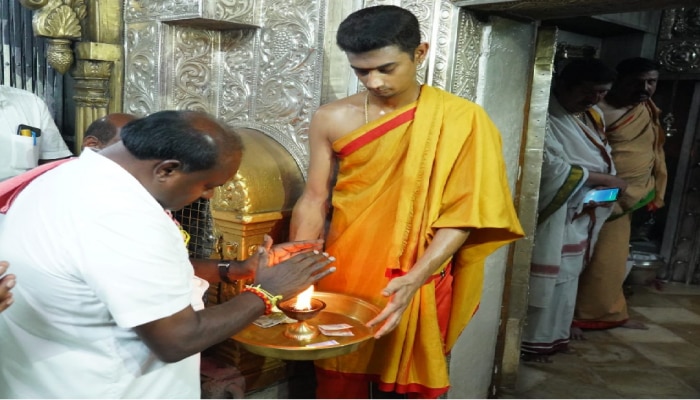 Karnataka Election 2023: ಮೈಸೂರಿನ ಚಾಮುಂಡೇಶ್ವರಿ ದರ್ಶನ ಪಡೆದ ಎಚ್.ಡಿ.ಕುಮಾರಸ್ವಾಮಿ