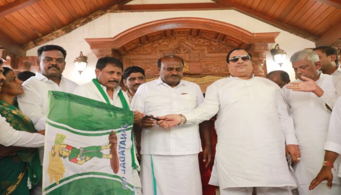 Karnataka Election: ಡಿಕೆಶಿ ರಕ್ತದಲ್ಲಿ ಬರೆದು ಕೊಡೋದು ಬೇಡ: ಮಾಜಿ ಮುಖ್ಯಮಂತ್ರಿ ಕುಮಾರಸ್ವಾಮಿ title=
