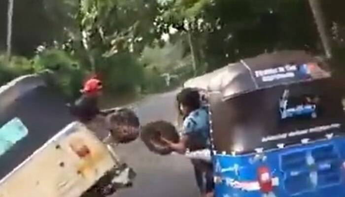 Viral Video: ಚಲಿಸುತ್ತಿದ್ದ ಆಟೋದಲ್ಲಿ ನಿಮಿಷದಲ್ಲೇ ಟೈರ್ ಬದಲಿಸಿದ ಚಾಲಕ  title=