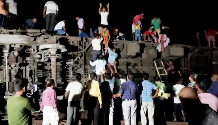 Odisha train accident : ಒಡಿಶಾ ಮೂರು ರೈಲುಗಳ ಭೀಕರ ಅಪಘಾತ..! ಫೋಟೋಸ್‌ ನೋಡಿ