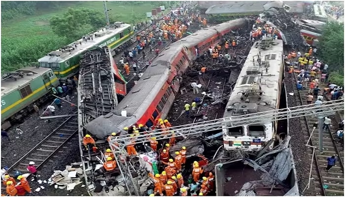 Balasore Train Accident: ಮುಖ್ಯ ರೂಟ್ ಬಿಟ್ಟು 'ಲೂಪ್ ಲೈನ್'ಗೆ ಸಾಗಿತ್ತು ಕೋರಮಂಡಲ ಎಕ್ಸ್ಪ್ರೆಸ್, ಆರಂಭಿಕ ತನಿಖೆಯಲ್ಲಿ ಮಾಹಿತಿ ಬಹಿರಂಗ title=