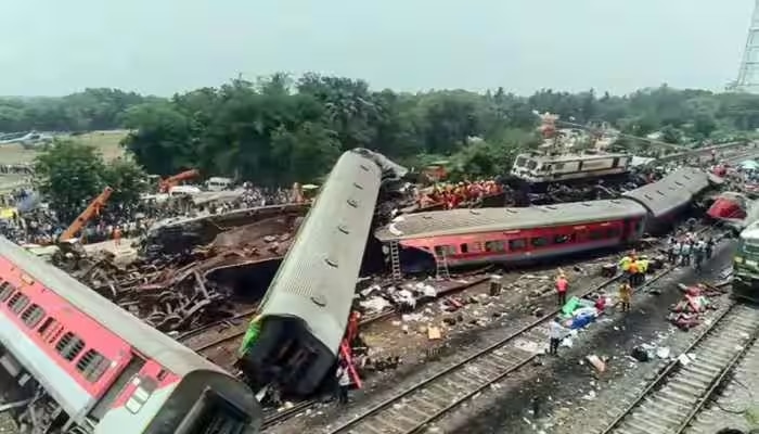 Odisha Train Tragedy: ಎರಡು ವಿಮಾನಗಳಲ್ಲಿ 80 ಕ್ಕೂ ಹೆಚ್ಚು ಕನ್ನಡಿಗರು ಬೆಂಗಳೂರಿಗೆ ಆಗಮನ  title=