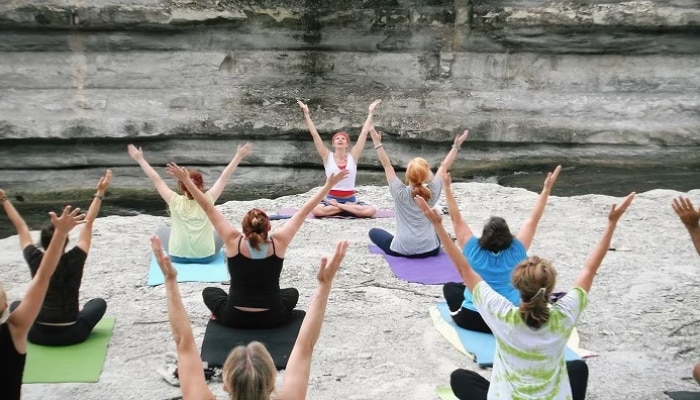 International Yoga Day 2023: ಯೋಗ ತರಬೇತಿ ಪಡೆಯಲು ಇಲ್ಲಿವೆ ಭಾರತದ 5 ಬೆಸ್ಟ್ ಸ್ಥಳಗಳು title=