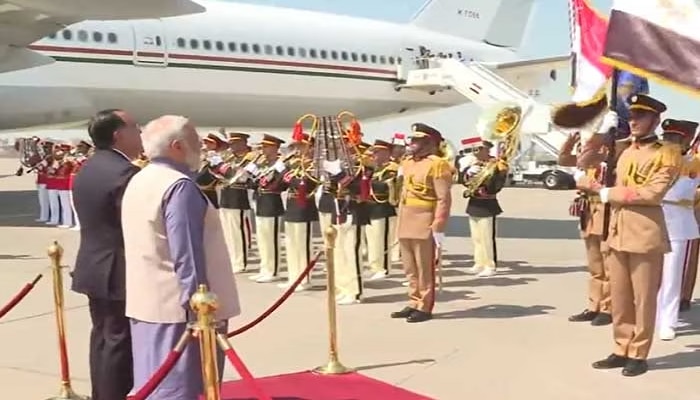 PM Modi Egypt Visit: ಕೈರೋ ತಲುಪಿದ ಪ್ರಧಾನಿ ಮೋದಿ, ಈಜಿಪ್ಟ್ ಪ್ರಧಾನಿ ಮದ್ಬೌಲಿಯಿಂದ ಸ್ವಾಗತ