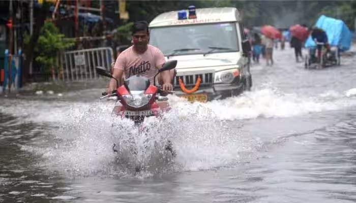 Monsoon Update: ಈ ರಾಜ್ಯಗಳಲ್ಲಿ ಭಾರಿ ಪ್ರಮಾಣದಲ್ಲಿ ಸುರಿಯಲಿದೆ ಮಳೆ, 'ರೆಡ್ ಅಲರ್ಟ್ ಘೋಷಿಸಿದ ಐಎಂಡಿ title=