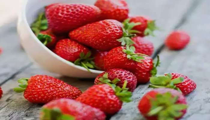 Strawberry Benefits: ಸ್ಟ್ರಾಬೆರಿ ಸ್ವಲ್ಪ ದುಬಾರಿ ಆದರೂ ಆರೋಗ್ಯಕ್ಕೆ ಉತ್ತಮ ಪ್ರಯೋಜನಕಾರಿ..!  