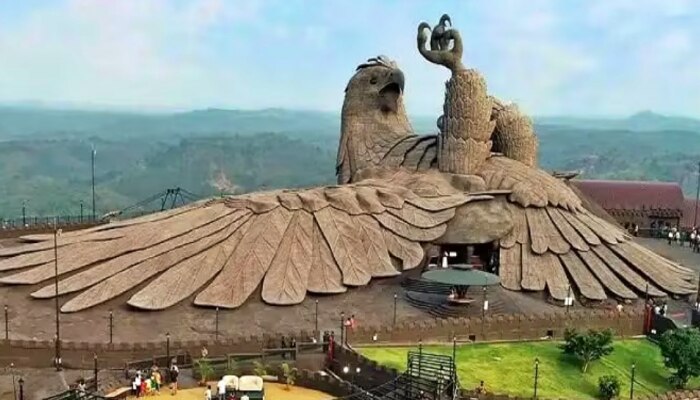 Jatayu Earth Center: 65 ಎಕರೆಯಲ್ಲಿ ಹರಡಿರುವ ವಿಶ್ವದ ಅತಿದೊಡ್ಡ ಪಕ್ಷಿ ಪ್ರತಿಮೆ ಇಲ್ಲಿದೆ, ವಿದೇಶದಿಂದ ಪ್ರವಾಸಿಗರು ಇಲ್ಲಿಗೆ ಬರ್ತಾರೆ!   title=