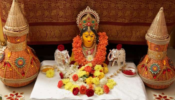 Varamahalakshmi Festival: ವರಮಹಾಲಕ್ಷ್ಮಿಗೆ ನೈವೇದ್ಯಕ್ಕಾಗಿ ಯಾವ ತಿಂಡಿಗಳು ಸೂಕ್ತ...ಇಲ್ಲಿದೆ ಮಾಹಿತಿ