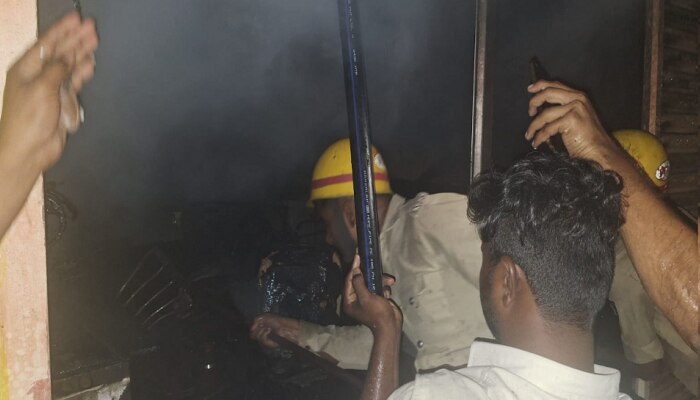 Vijayapura News: ಅಗ್ನಿ ಅವಘಡಕ್ಕೆ ಹೊತ್ತಿ ಉರಿದ ಸೆಲ್ಯೂನ್ ಅಂಗಡಿ